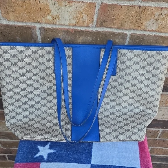 Michael Kors Signature Tote in Blue and Tan - Picture 3 of 16